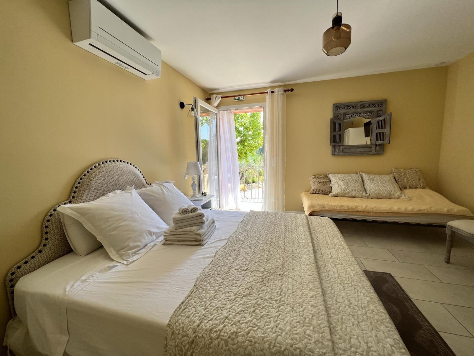 Bed and Breakfast Bastide Des Martelieres Salon-de-Provence Exterior foto